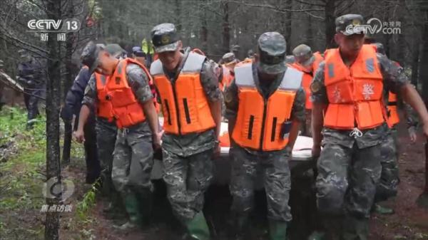 焦点访谈：风雨同舟 汇聚力量