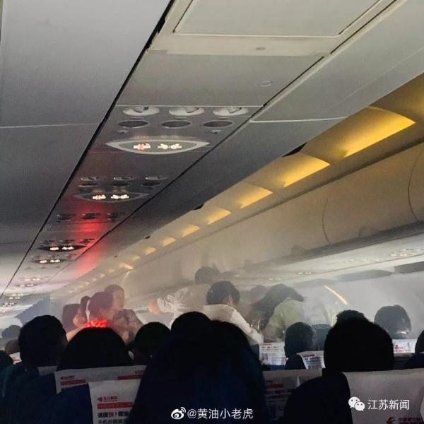 紧急备降！东航一航班上乘客充电宝冒烟！它在飞机上“惹事”已不止一次→