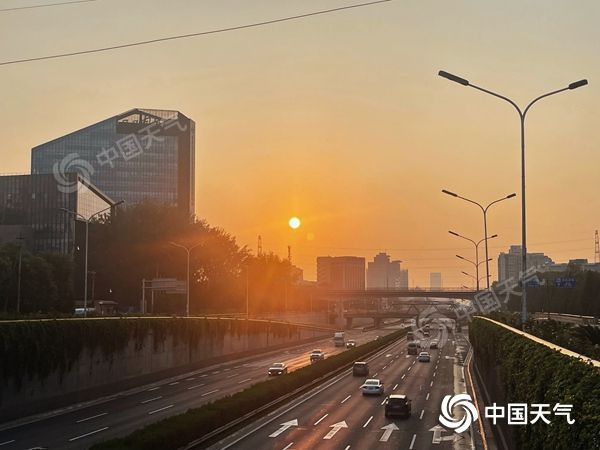今明天北京晴晒为主最高气温34℃ 傍晚山区需防雷阵雨