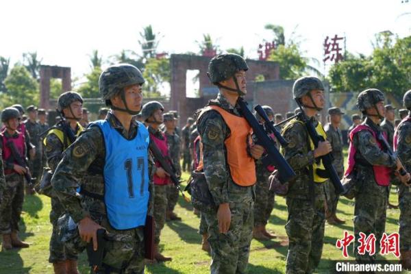 直击海南武警“八一枪王”挑战赛火热现场 直击海南武警“八一枪王”挑战赛火热现场