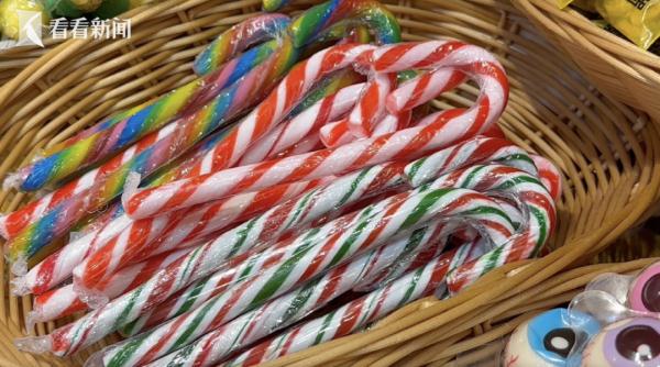 上海街头突然“火”了一种店：包装低俗、来路不明，逛的人还不少…网友：坍台！