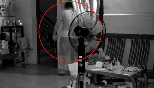 男子在外吃饭,用手机一查家里监控,竟看到心惊一幕 男子在外吃饭,用手机一查家里监控,竟看到心惊一幕