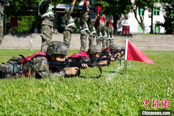 直击海南武警“八一枪王”挑战赛火热现场 直击海南武警“八一枪王”挑战赛火热现场