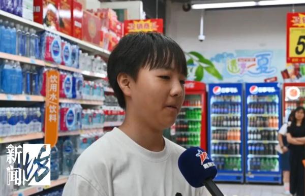 上海有超市给饮料上标签?有人被“触动”:尽量不喝了 上海有超市给饮料上标签?有人被“触动”:尽量不喝了