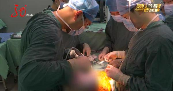 震惊!医生在15岁少女肚子中取出近35斤的肿瘤......啥病? 震惊!医生在15岁少女肚子中取出近35斤的肿瘤......啥病?