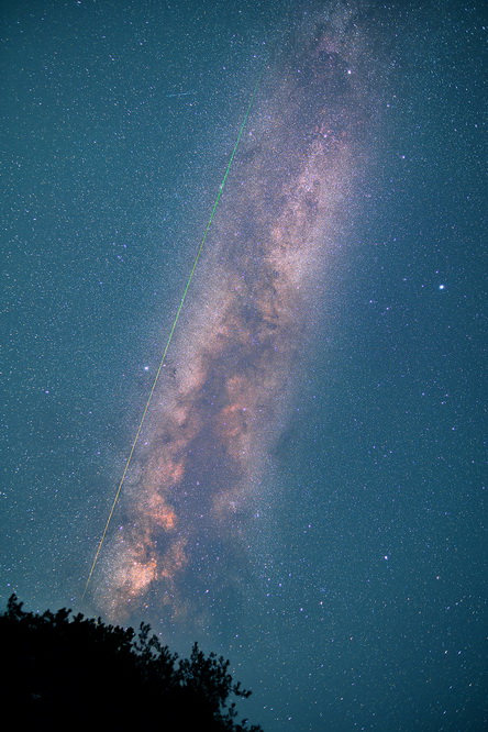 看!英仙座流星雨绝美瞬间 看!英仙座流星雨绝美瞬间