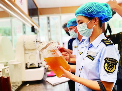 冰铲消毒不到位 半成品未标保质期