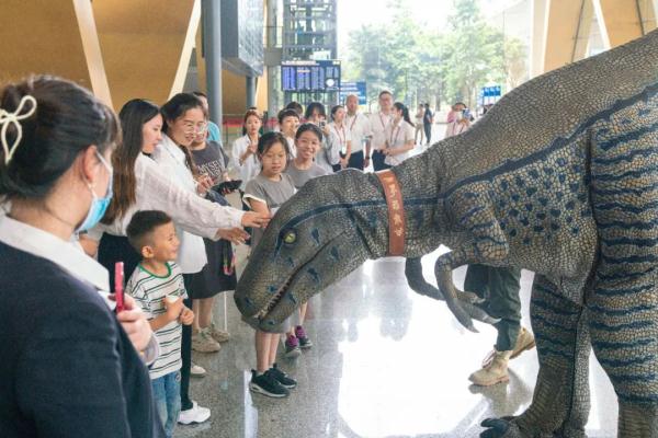 中国最大！昆明长水国际机场惊现“恐龙”！