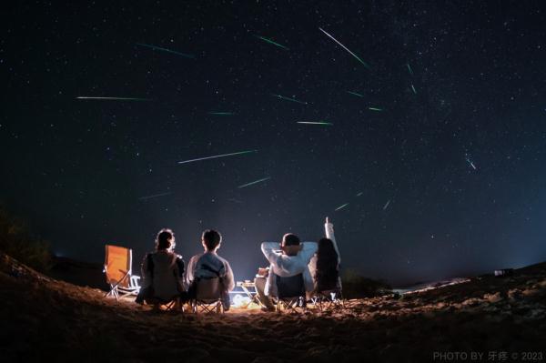 看!英仙座流星雨绝美瞬间 看!英仙座流星雨绝美瞬间