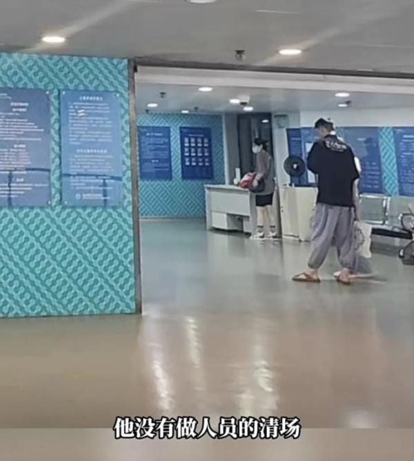 上海一泳池惊现大便，工作人员捞出粪便后竟……网友炸了