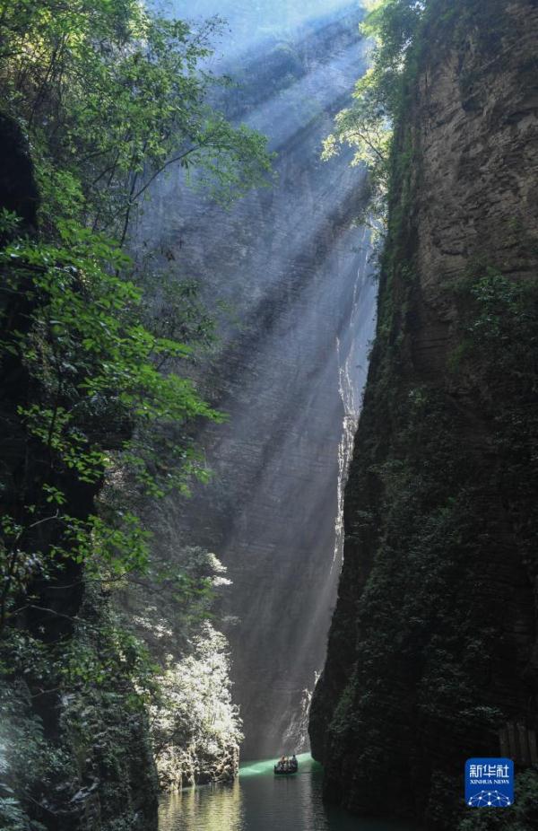 摄湖北省恩施土家族苗族自治州鹤峰县森林覆盖率高,空气清新,气候宜人