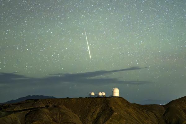 看!英仙座流星雨绝美瞬间 看!英仙座流星雨绝美瞬间