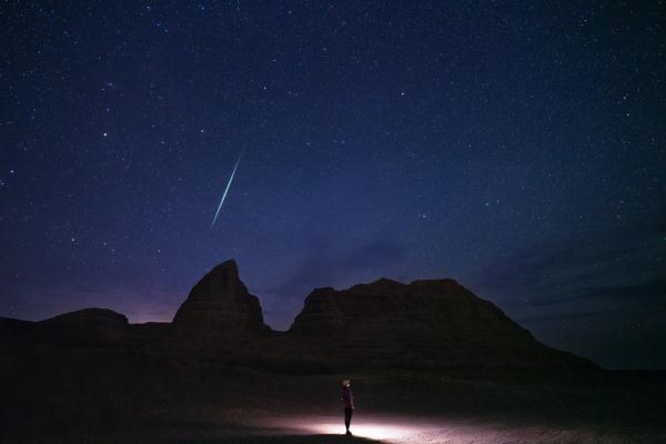看!英仙座流星雨绝美瞬间 看!英仙座流星雨绝美瞬间