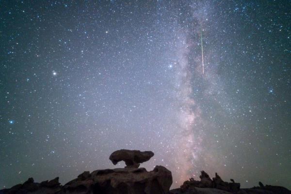看!英仙座流星雨绝美瞬间 看!英仙座流星雨绝美瞬间