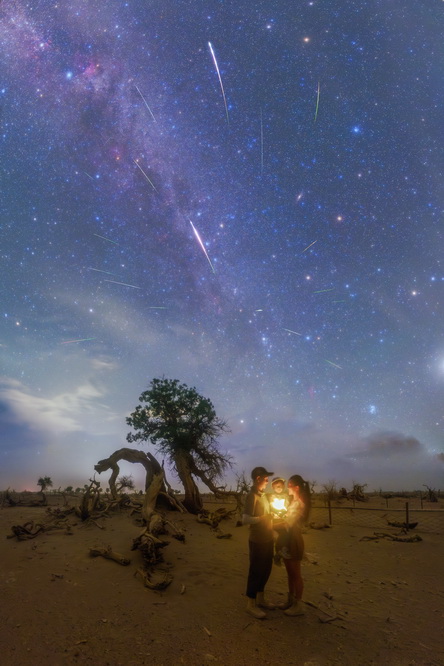 看!英仙座流星雨绝美瞬间 看!英仙座流星雨绝美瞬间