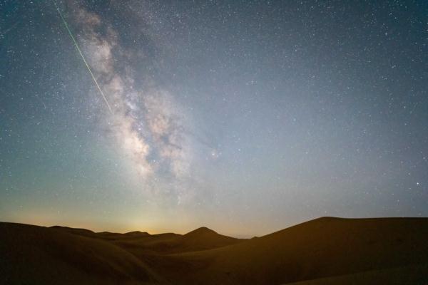 看!英仙座流星雨绝美瞬间 看!英仙座流星雨绝美瞬间