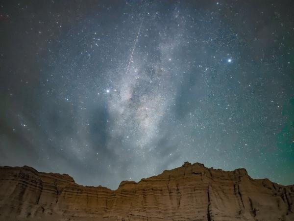 看!英仙座流星雨绝美瞬间 看!英仙座流星雨绝美瞬间