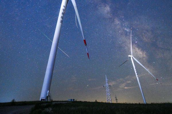 看!英仙座流星雨绝美瞬间 看!英仙座流星雨绝美瞬间