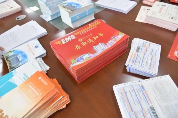 河北各高校录取通知书大盘点！你喜欢哪一款？