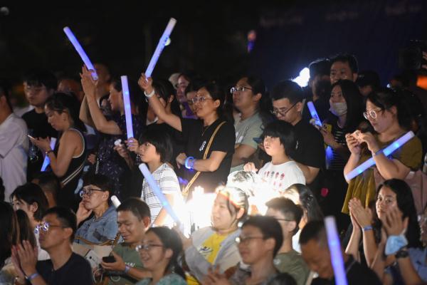 宁波北仑：“观涌”海上音乐会上演
