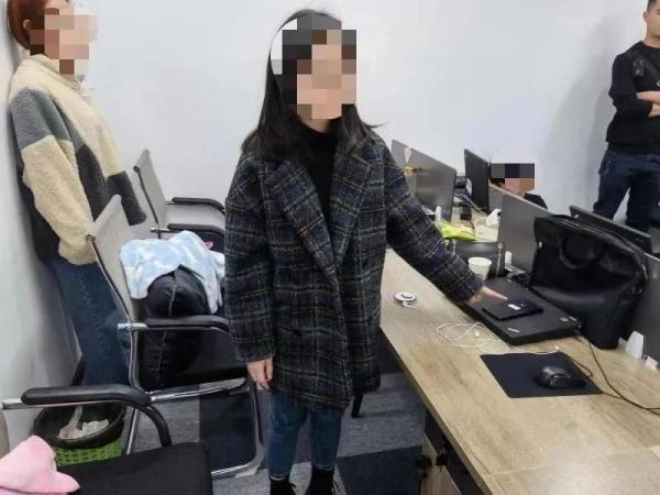 现实版《孤注一掷》：性感荷官？美女陪玩？揭秘线上赌场骗局