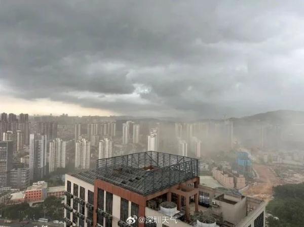 一秒天黑!暴雨+8级大风!深圳天气要变…… 一秒天黑!暴雨+8级大风!深圳天气要变……