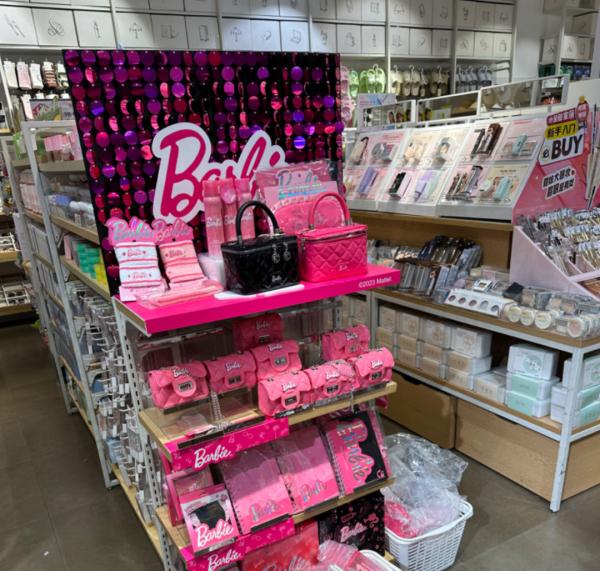 电影《芭比》掀起粉色风潮 电影《芭比》掀起粉色风潮