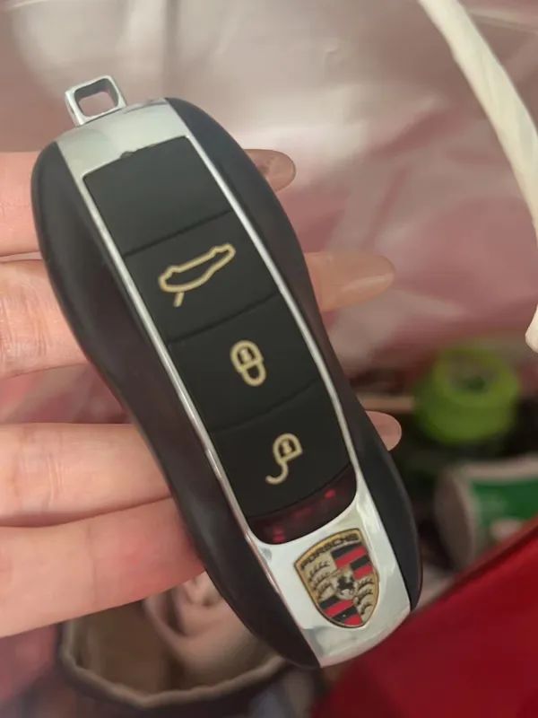 离谱!已婚男子同时交往4名女友,随身携带豪车钥匙,骗来100多万挥霍一空 离谱!已婚男子同时交往4名女友,随身携带豪车钥匙,骗来100多万挥霍一空