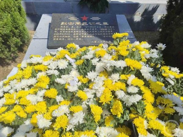 抗洪英雄周昆训在家乡烈士陵园长眠