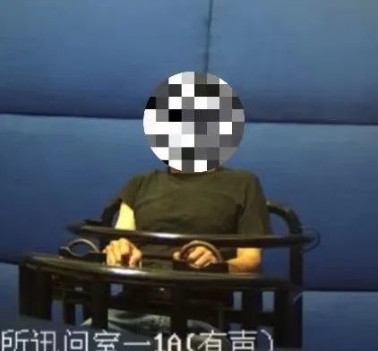 一男子在公厕偷拍被抓现行！警方：拘了！