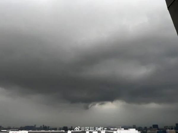 一秒天黑!暴雨+8级大风!深圳天气要变…… 一秒天黑!暴雨+8级大风!深圳天气要变……
