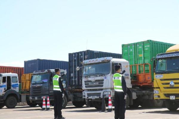 中蒙最大货运公路口岸甘其毛都过货量创历年全年最高纪录