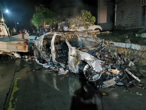 事发泉州!玛莎拉蒂接连撞车起火…… 事发泉州!玛莎拉蒂接连撞车起火……