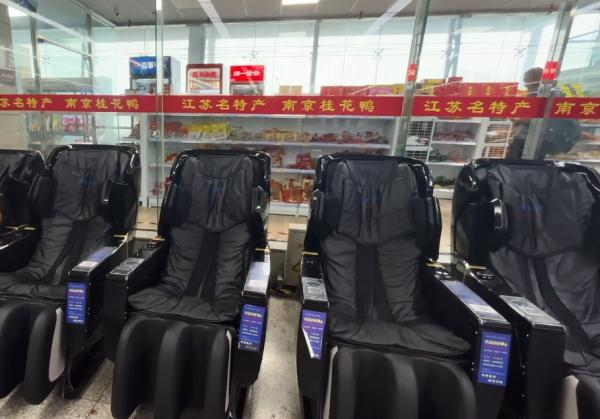 按摩椅“攻占”火车站，铁路部门通报批评！南京情况如何？