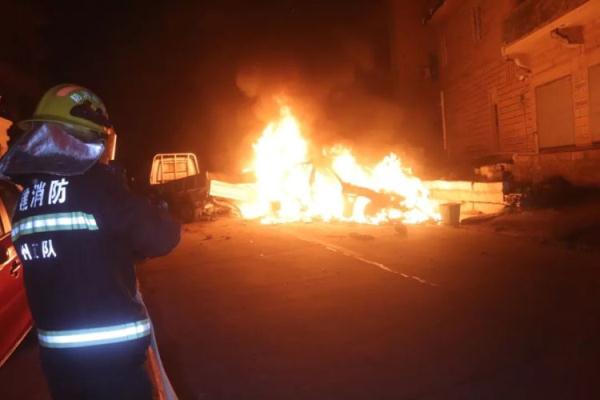 事发泉州!玛莎拉蒂接连撞车起火…… 事发泉州!玛莎拉蒂接连撞车起火……