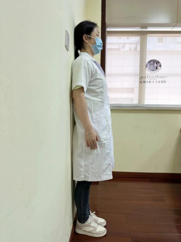 11岁男孩脊柱侧弯，这病愈发常见！