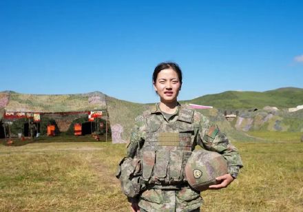 这个女兵，体能“特三级”，还考上了国防科大