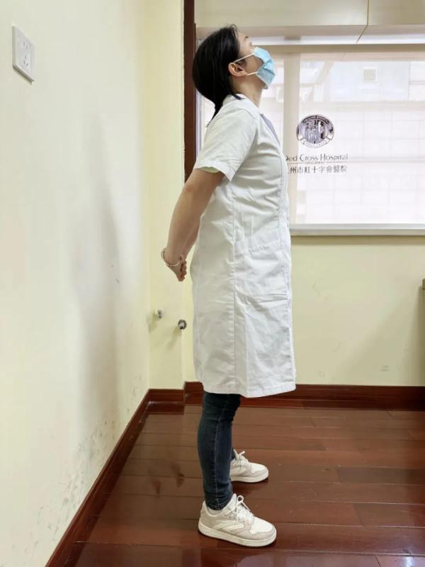 11岁男孩脊柱侧弯，这病愈发常见！