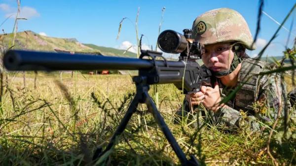 这个女兵，体能“特三级”，还考上了国防科大