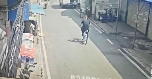 武汉警方:戴假发的徐某(48岁),已被抓获 武汉警方:戴假发的徐某(48岁),已被抓获