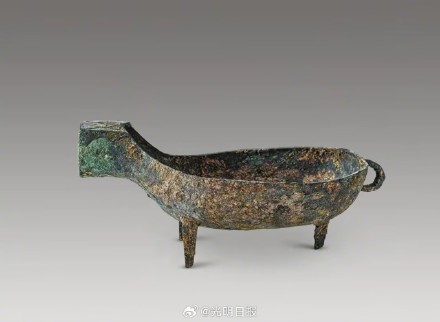 山西三座春秋墓葬出土大量青铜器物