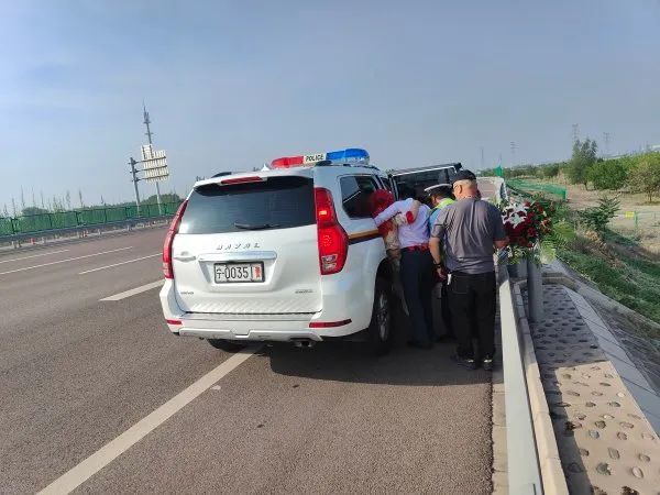 一对新人,结婚当天坐上了警车! 一对新人,结婚当天坐上了警车!