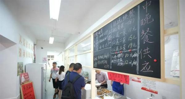 一荤两素10元内解决！广西多地长者饭堂获不少年轻人青睐