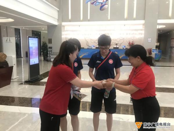 离邕前,中国香港队送来一封手写信→ 离邕前,中国香港队送来一封手写信→