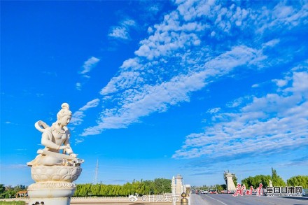 敦煌：夏去秋来风景异 雨后党河胜江南