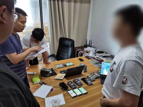 男子非法获取他人信息，抢购近600瓶茅台