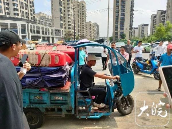 合肥“10元吃35个菜”摊主宣布暂时关门：太累了……