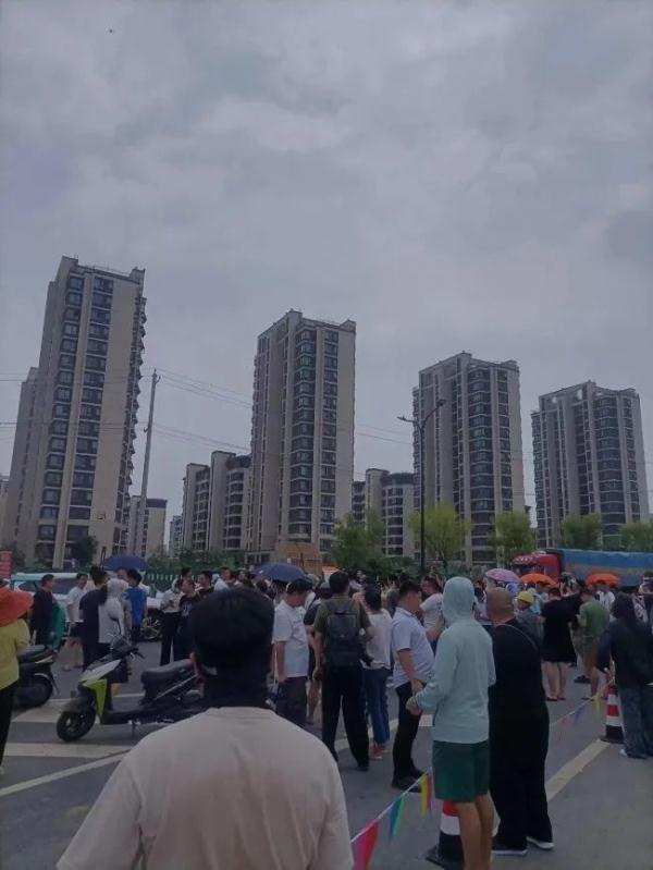 合肥“10元吃35个菜”摊主宣布暂时关门：太累了……