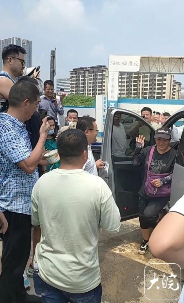 合肥“10元吃35个菜”摊主宣布暂时关门：太累了……