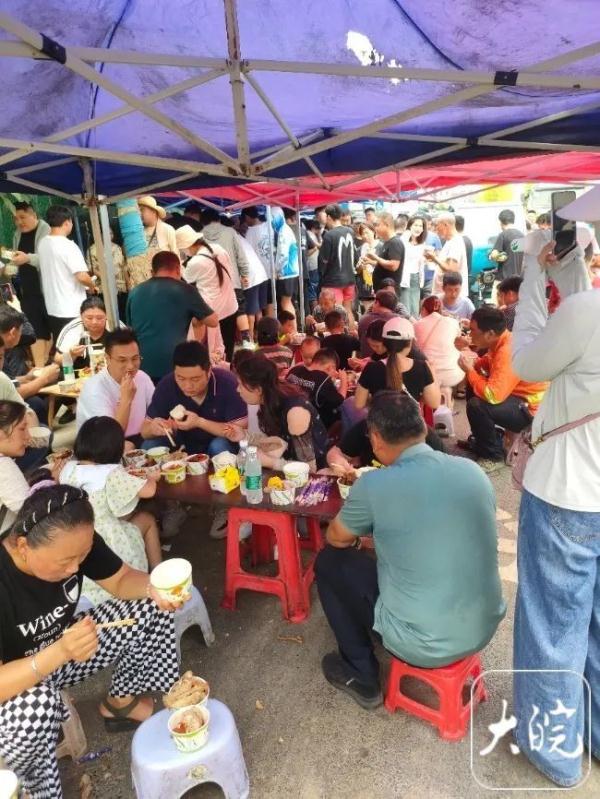 合肥“10元吃35个菜”摊主宣布暂时关门：太累了……